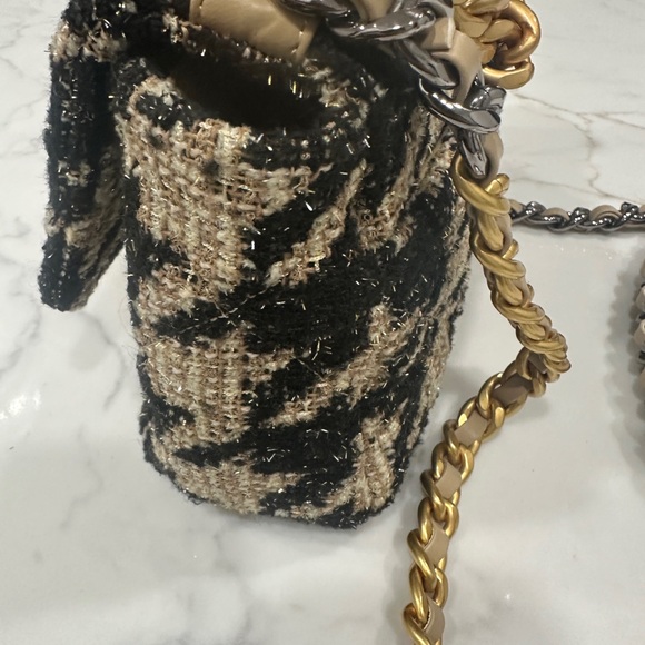 Black and Tan Tweed Shoulder Bag - Picture 4 of 7